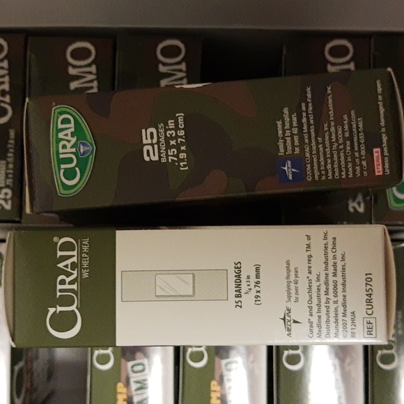 Curad Camp Camo Adhesive Bandages 12 pack (25 Count each) - Picture 3 of 11